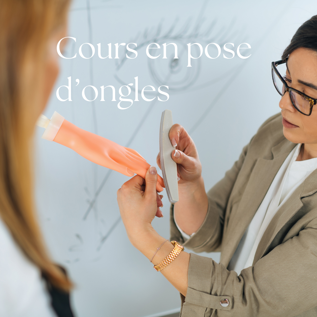Trousse complète incluse dans notre formation en pose d’ongles : outils professionnels, prothèses, limes et accessoires pour débuter ou perfectionner votre technique.